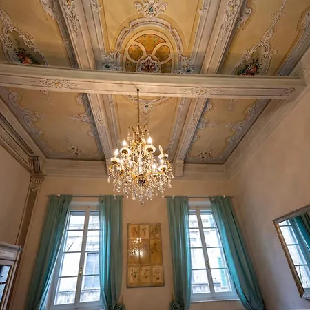 Tuscan Palace - Avignonesi Montepulciano